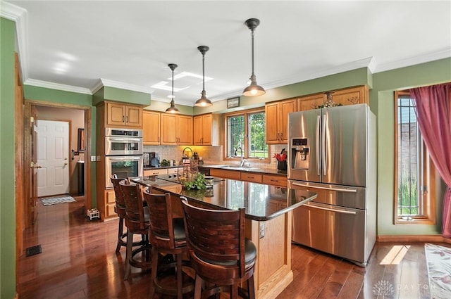 95 Sycamore Creek Dr, Springboro, OH 45066 - kitchen with stainless steel appliances, dark wood finished floors, backsplash, crown molding, and a kitchen breakfast bar