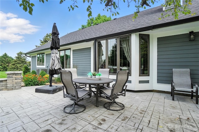 95 Sycamore Creek Dr, Springboro, OH 45066 - view of patio / terrace with outdoor dining area