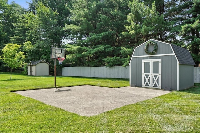 95 Sycamore Creek Dr, Springboro, OH 45066 - view of basketball court featuring a storage shed