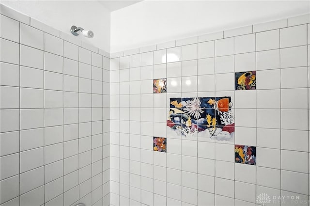 3755 Everett Dr, Loveland, OH 45140 - bathroom featuring tiled shower