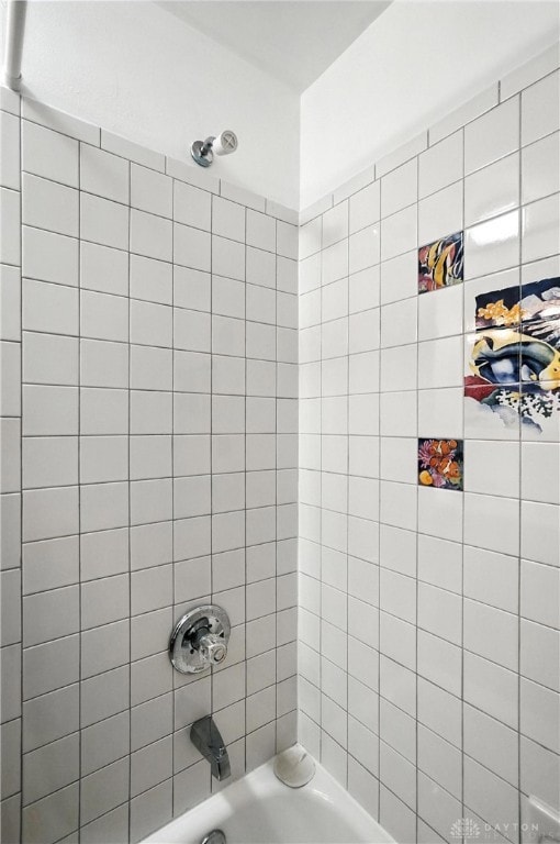 3755 Everett Dr, Loveland, OH 45140 - full bathroom featuring shower / tub combination
