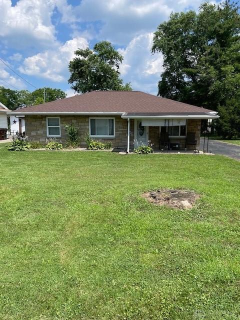 8120 Lawrence Dr, West Chester, OH 45069 - ranch-style house featuring stone siding and a front yard