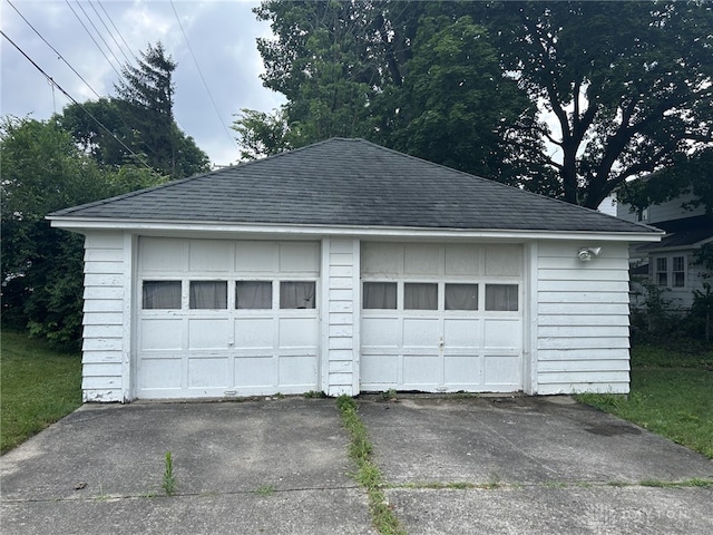 725 Sunnyview Ave, Dayton, OH 45406 - view of detached garage