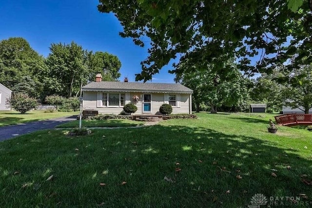 402 Green Acres Dr, Springfield, OH 45504 - photo 1