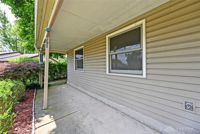 405 Parsons Ct, Englewood, OH 45322 - view of patio / terrace