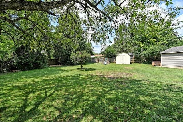 405 Parsons Ct, Englewood, OH 45322 - view of yard featuring a storage unit