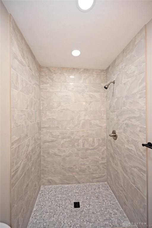 6383 Todhunter Rd, Middletown, OH 45044 - full bathroom with tiled shower and recessed lighting