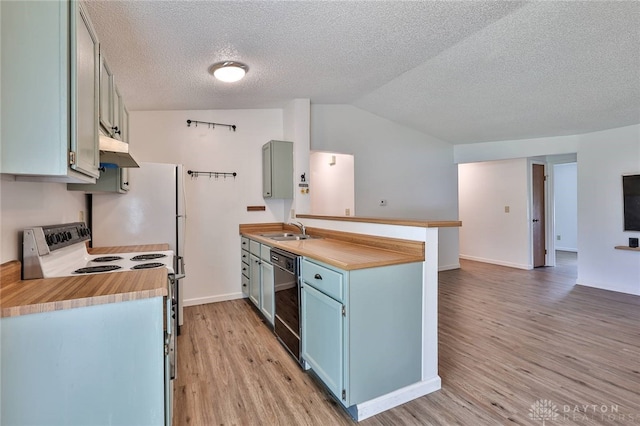 5979 Timbergate Trl, Dayton, OH 45424 - kitchen featuring blue cabinets, a peninsula, white electric stove, light wood-style flooring, and a textured ceiling