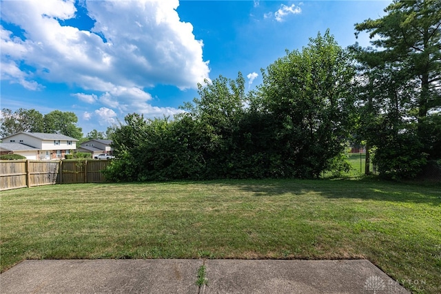 5970 Clearlake Dr, Dayton, OH 45424 - view of yard