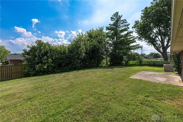 5970 Clearlake Dr, Dayton, OH 45424 - view of yard with a patio area