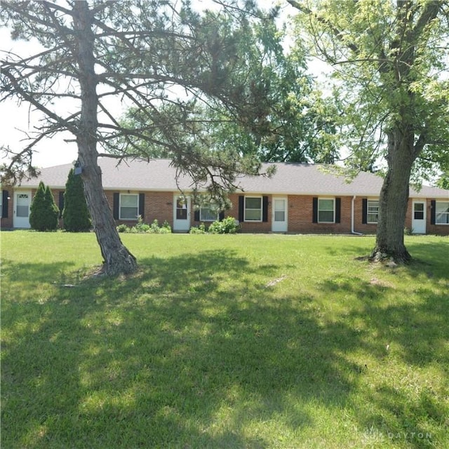 9860 Mandel Dr, Centerville, OH 45458 - photo 1