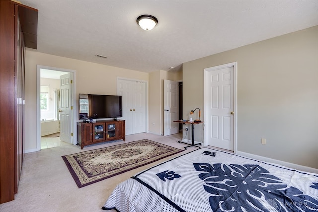 213 Bentridge Dr, Clearcreek Twp, OH 45458 - bedroom featuring carpet, ensuite bath, and a closet