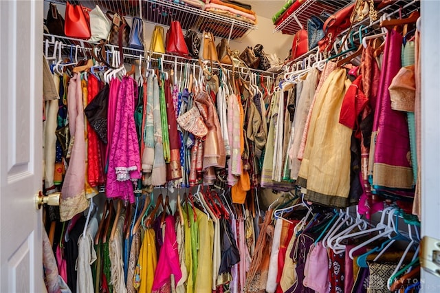 213 Bentridge Dr, Clearcreek Twp, OH 45458 - view of walk in closet