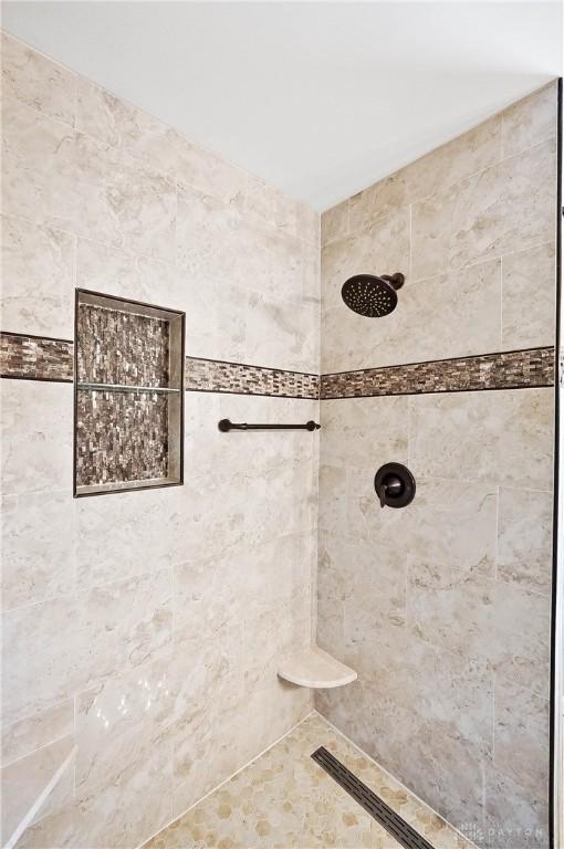 7406 Sussex Dr, West Chester, OH 45069 - photo 37