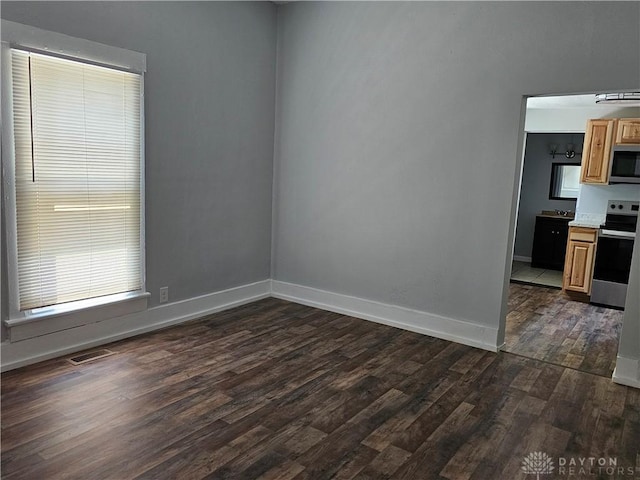8 S Sycamore St, Jamestown Vlg, OH 45335 - photo 5