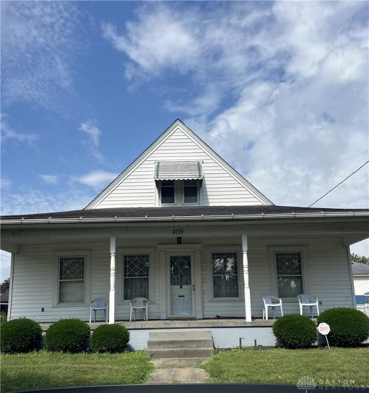 409 Pleasant Ave, Malvern, OH 44644 - photo 1