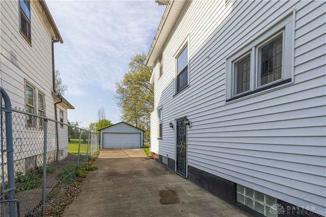 527 W Chalmers Ave, Youngstown, OH 44511 - photo 2