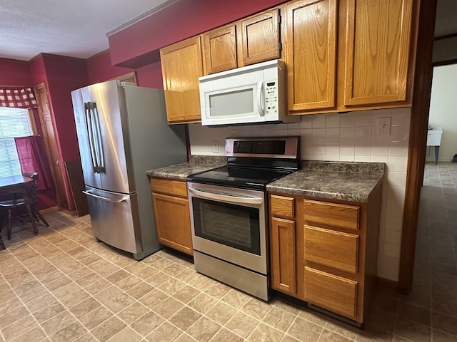 kitchen with decorative backsplash and stainless steel appliances