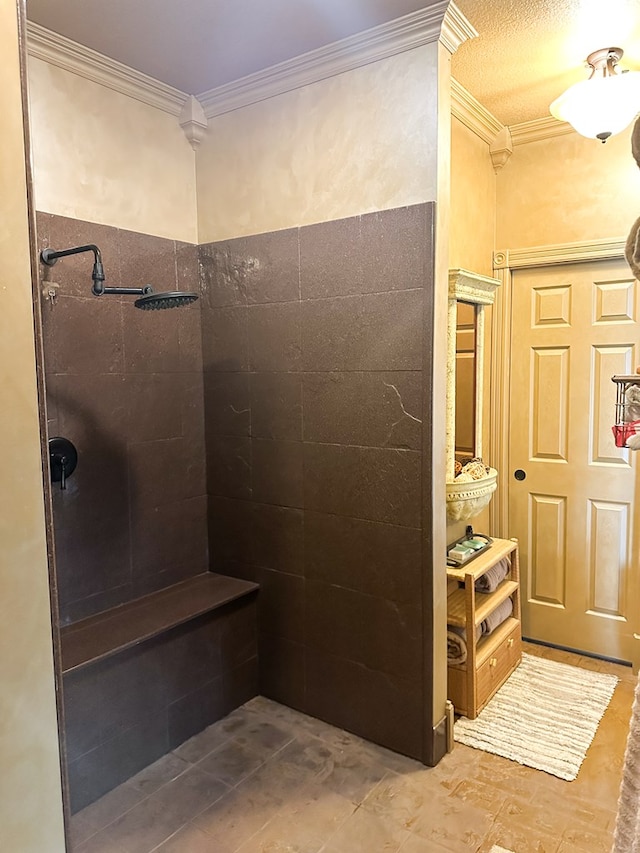 full bath with a tile shower and crown molding