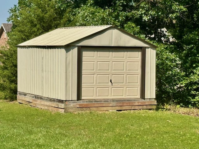 20858 Oak View Trl, Kirksville, MO 63501 - garage featuring a storage unit