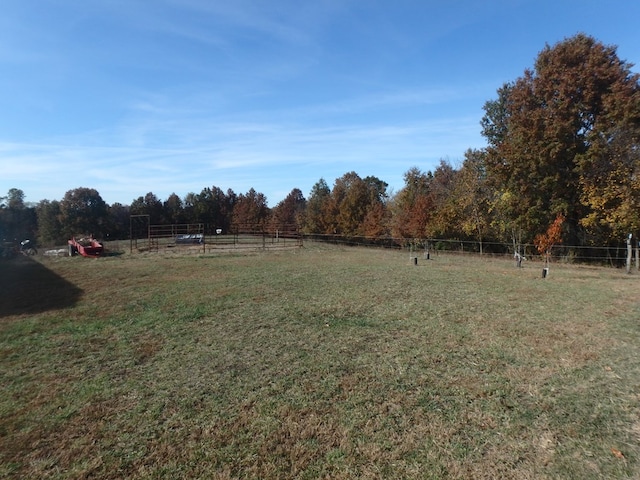 view of yard featuring a rural view