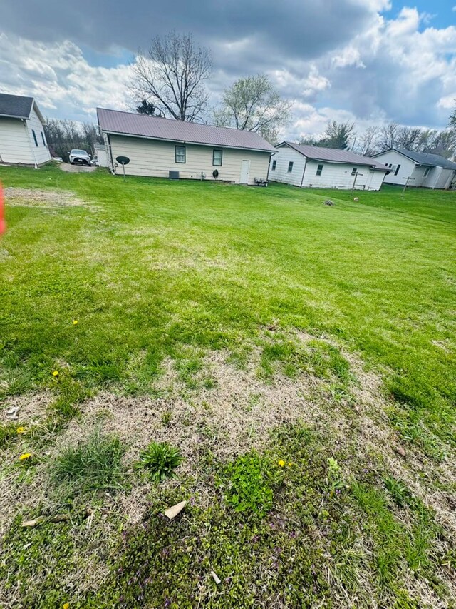 313 E 6th St, Milan, MO 63556 - view of yard