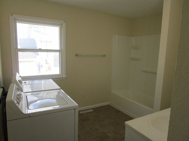 711 S Osteopathy, Kirksville, MO 63501 - washroom with washing machine and dryer, plenty of natural light, visible vents, and laundry area