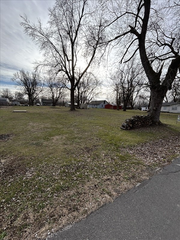 Listing photo 2 for 000 W Hinton Ave, Moberly MO 65270