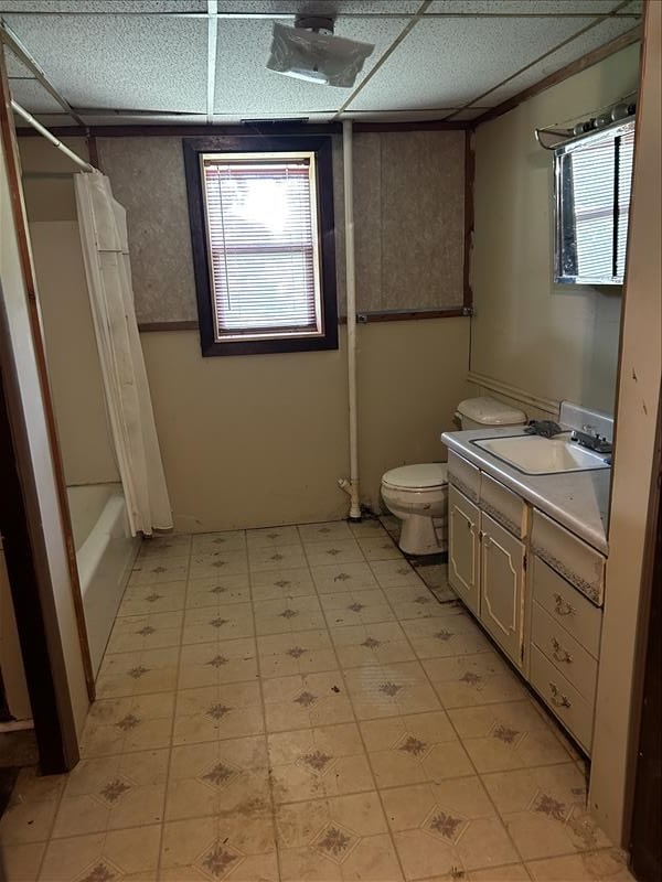 803 Coates St, Macon, MO 63552 - full bathroom featuring shower / bath combo, toilet, tile patterned floors, and vanity
