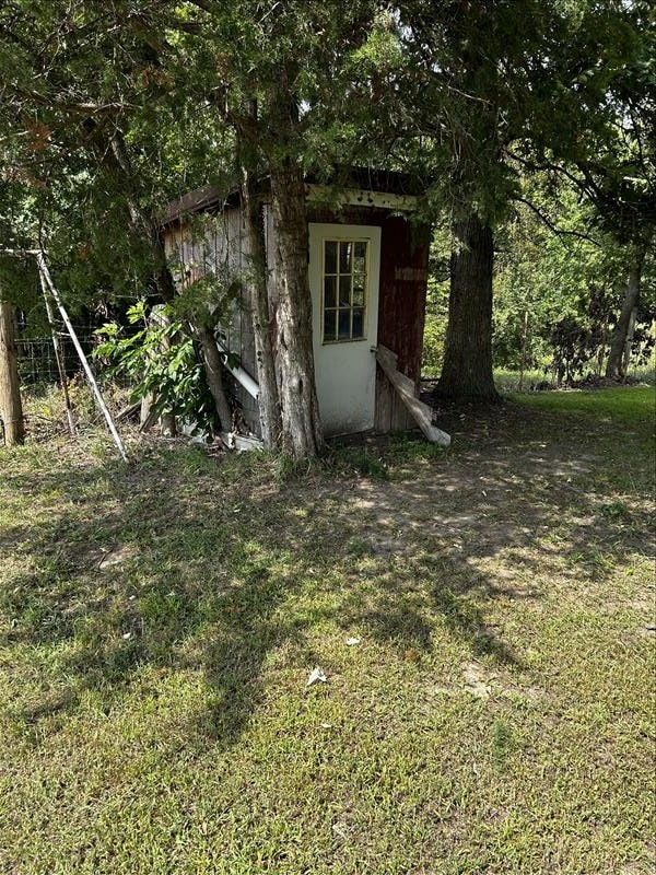 803 Coates St, Macon, MO 63552 - view of outdoor structure featuring an outbuilding