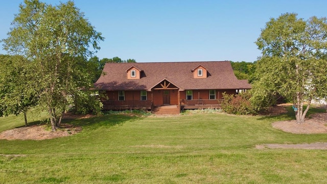 view of front of house featuring a front lawn