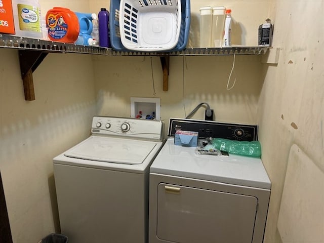 1201 Maffry St, Macon, MO 63552 - washroom featuring separate washer and dryer