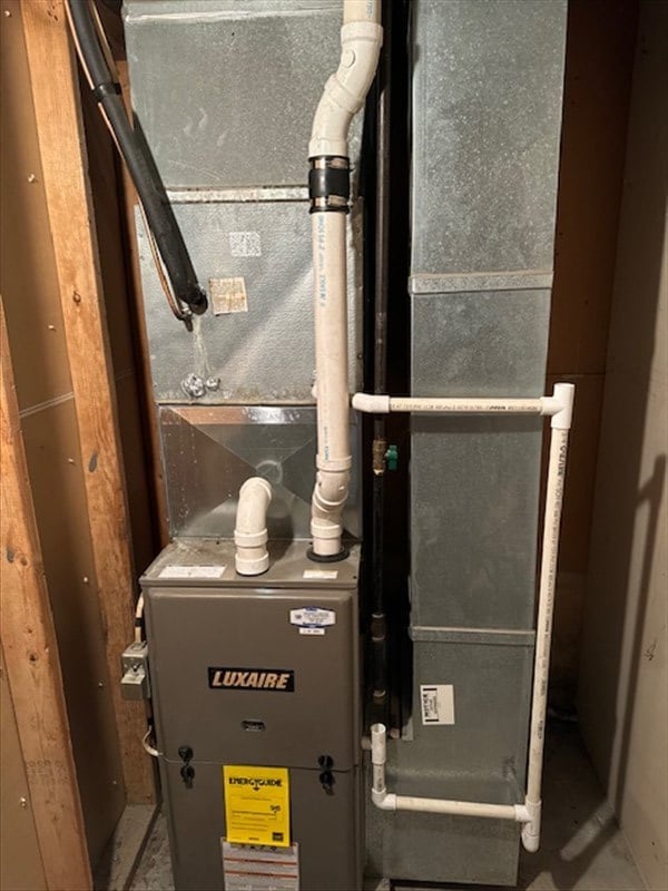 1201 Maffry St, Macon, MO 63552 - utilities with heating unit