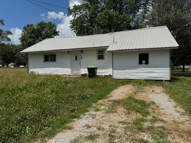 709 N Wright Ave, Braymer, MO 64624 - photo 1