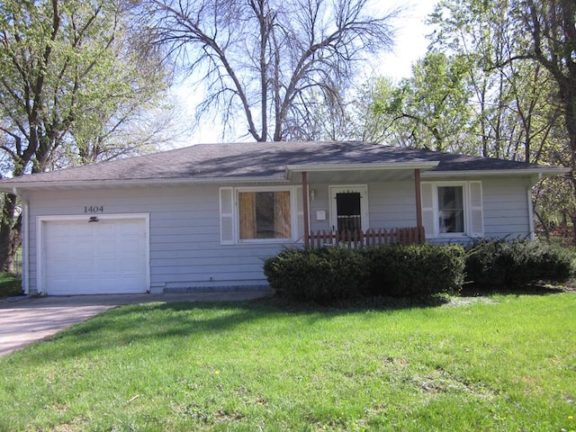 1404 E Washington St, Kirksville, MO 63501 - ranch-style house featuring an attached garage, driveway, and a front lawn