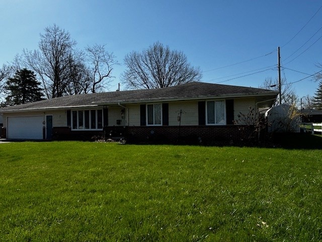 2 Center Dr, Kirksville, MO 63501 - ranch-style house with a front yard, brick siding, and an attached garage