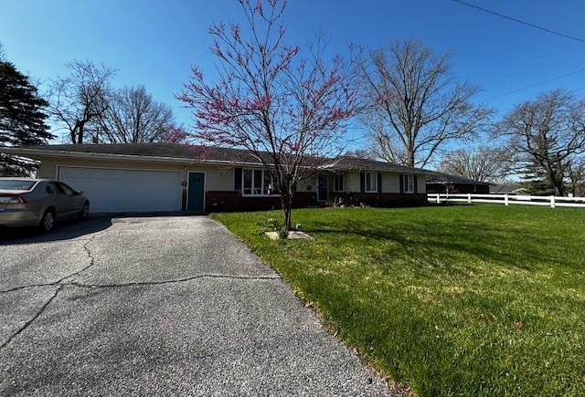 2 Center Dr, Kirksville, MO 63501 - ranch-style house featuring a garage, aphalt driveway, fence, and a front lawn