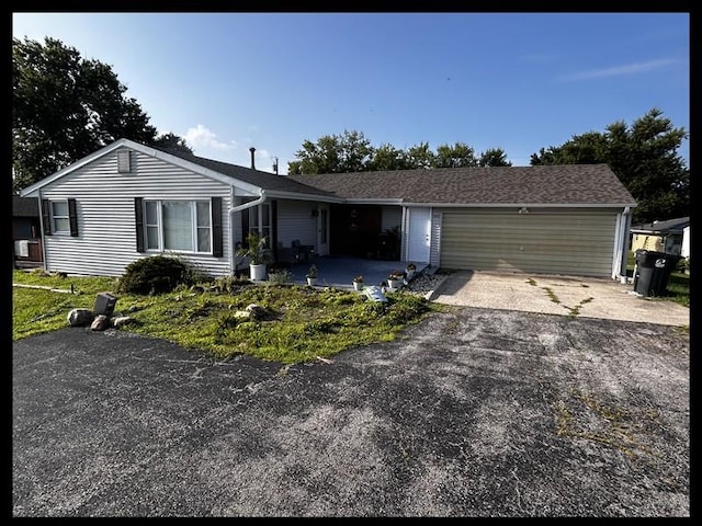 1410 E Briggs Dr, Macon, MO 63552 - photo 1