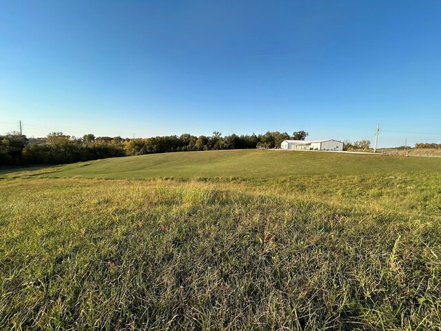 view of yard featuring a rural view