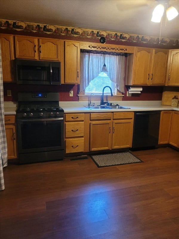220 S Linn St, Bevier, MO 63532 - photo 7