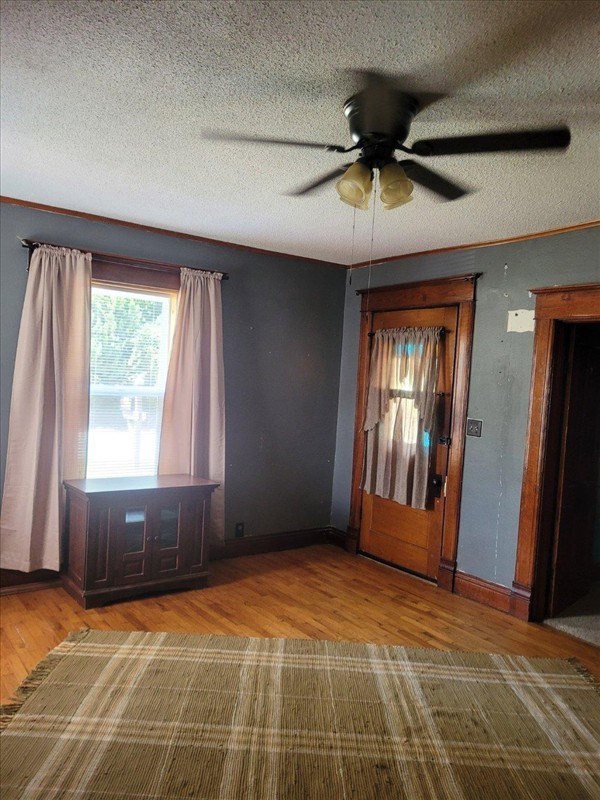 220 S Linn St, Bevier, MO 63532 - photo 4