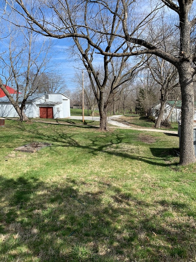 704 N Fourth St, Edina, MO 63537 - view of yard featuring a garage and an outdoor structure