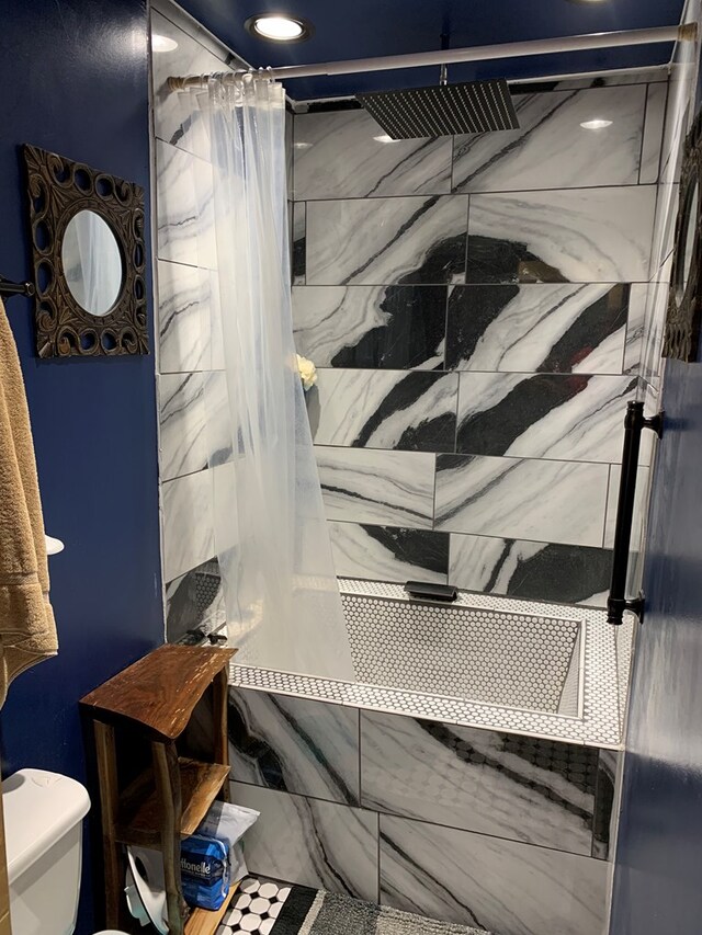 704 N Fourth St, Edina, MO 63537 - full bath with toilet and tiled shower