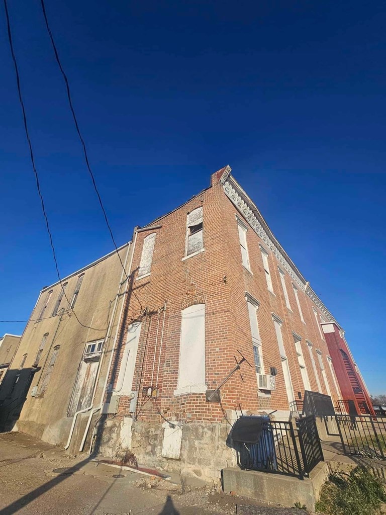 view of building exterior featuring cooling unit