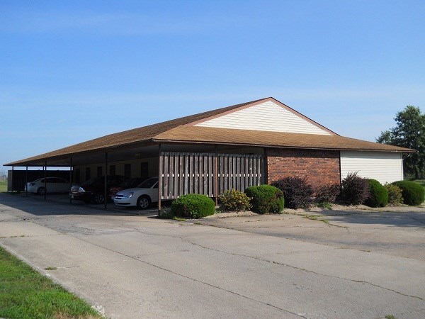 504 Woodwinds Ct, Kirksville, MO 63501 - view of side of home with a carport