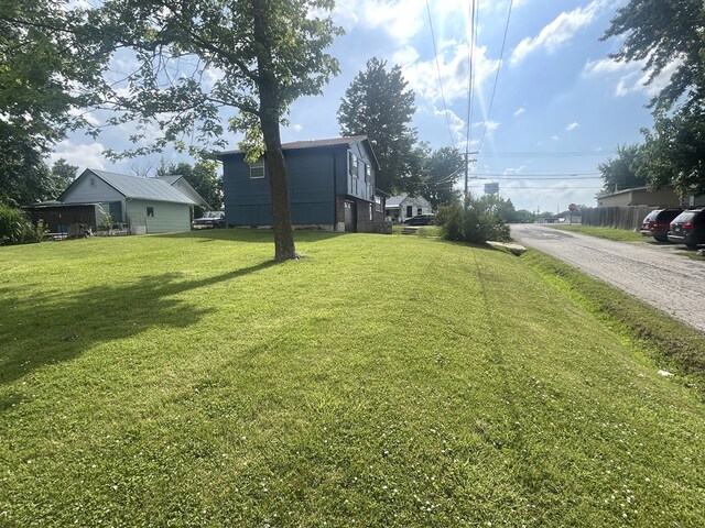 639 Missouri Ave, Chillicothe, MO 64601 - view of green lawn