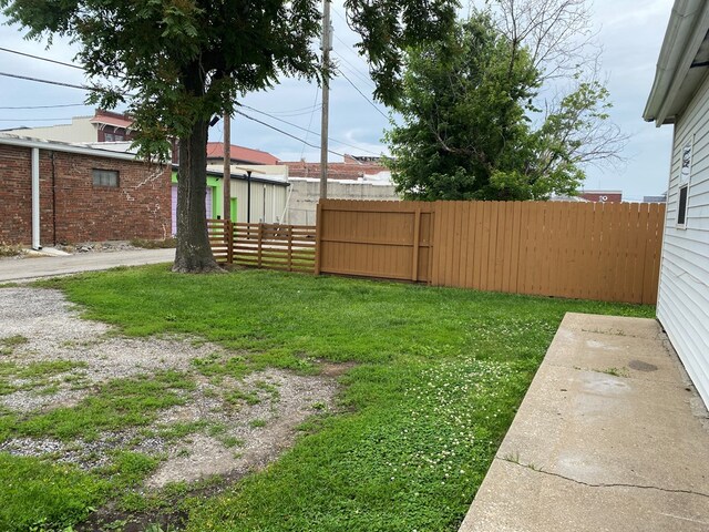 418 Elm St, Chillicothe, MO 64601 - view of yard