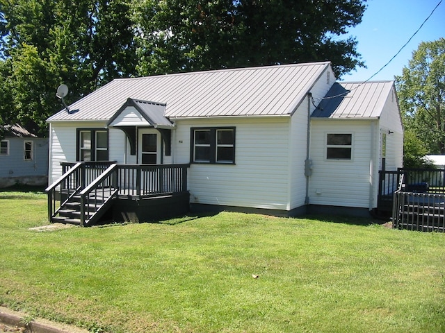 view of front of home with a front lawn