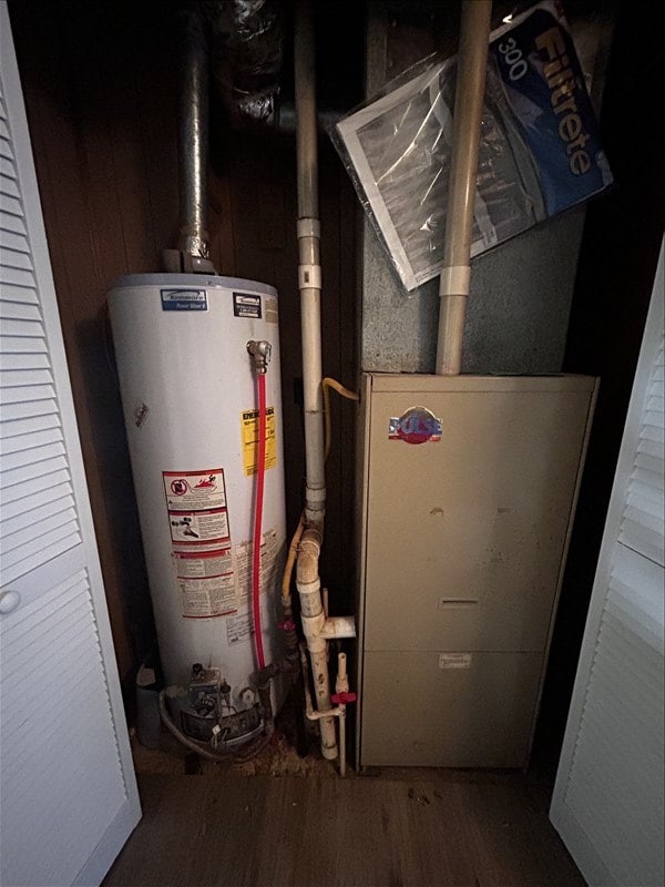 1617 N Church St, Marceline, MO 64658 - utilities featuring water heater and heating unit