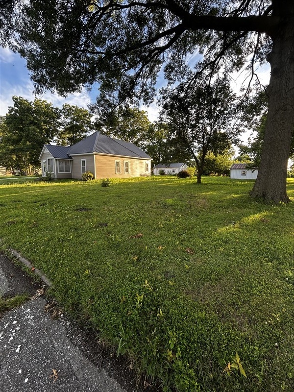 1617 N Church St, Marceline, MO 64658 - view of green lawn